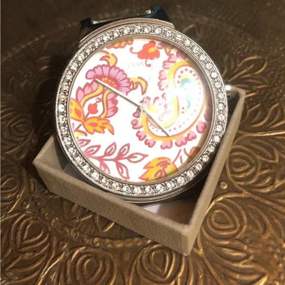 GUESS PAISLEY WATCH face - Picture 5 of 6